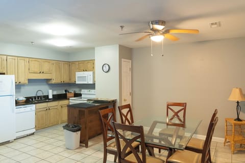 Classic Apartment, 3 Bedrooms | Private kitchen | Full-size fridge, microwave, oven, stovetop