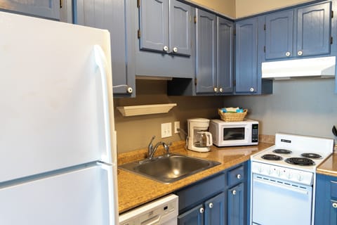 Classic Apartment, 2 Bedrooms | Private kitchen | Full-size fridge, microwave, oven, stovetop