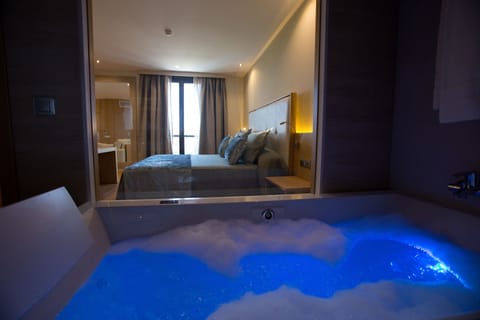 Junior Suite | Jetted tub