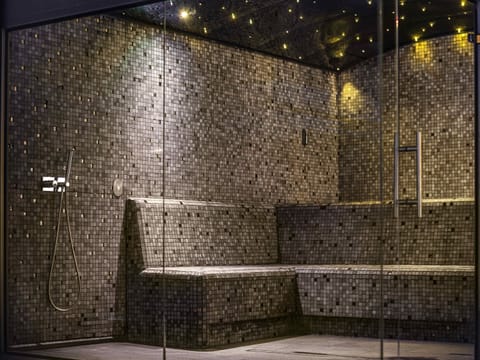 Couples treatment rooms, sauna, hot tub, steam room, body treatments