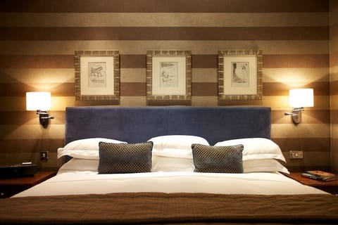 Executive Room | Premium bedding, minibar, in-room safe, individually decorated