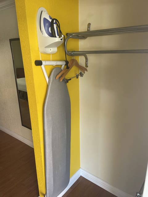 Iron/ironing board