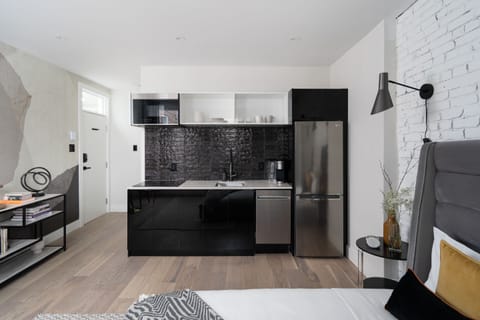 Maison Saint-Denis #5 | Private kitchen | Full-size fridge, microwave, oven, stovetop