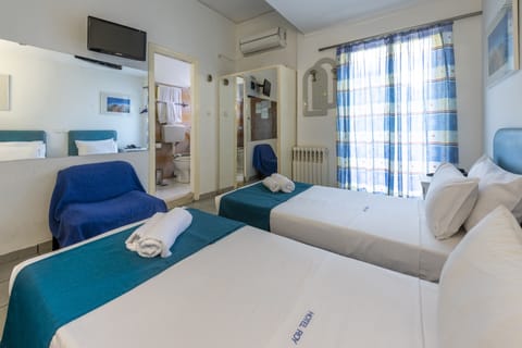 Standard Twin Room | Desk, free WiFi, bed sheets