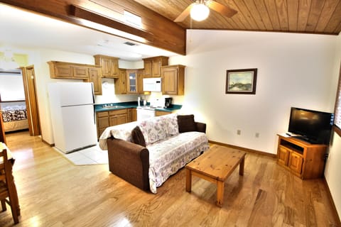 Suite | Private kitchen | Full-size fridge, microwave, coffee/tea maker