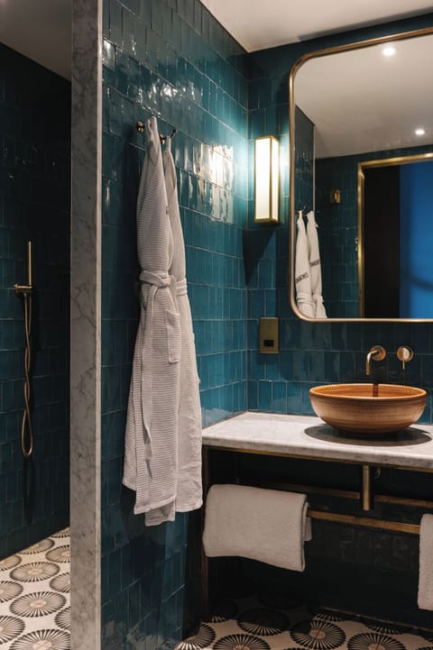 Suite | Bathroom | Rainfall showerhead, hair dryer, slippers, towels