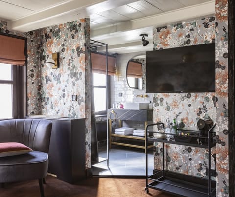 Junior Double Room | In-room safe, blackout drapes, iron/ironing board, free WiFi