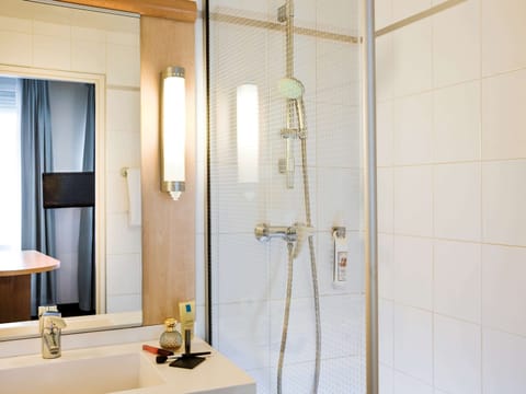 Standard Double Room, 1 Double Bed | Bathroom | Eco-friendly toiletries, hair dryer, towels, soap