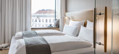 Deluxe Room (Opera View) | Egyptian cotton sheets, premium bedding, down comforters