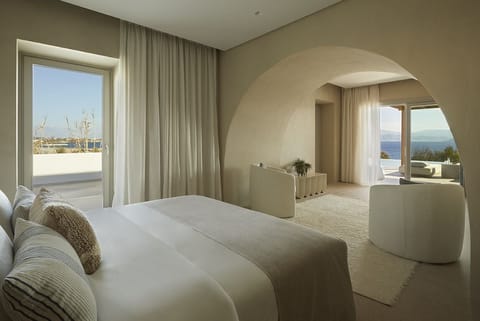 Junior Suite, Private Pool, Sea View | Minibar, in-room safe, desk, blackout drapes