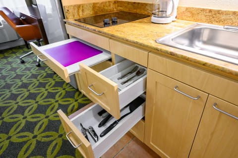 Studio | Private kitchen | Full-size fridge, microwave, stovetop, coffee/tea maker