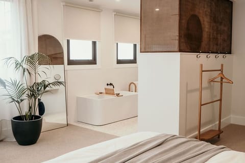 Superior Room | Bathroom | Designer toiletries, hair dryer, bathrobes, towels