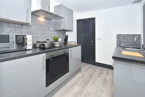 Superior Double Room, Shared Bathroom (With TV) | Shared kitchen