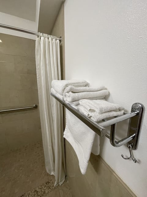 Comfort Single Room, Accessible | Bathroom | Free toiletries, hair dryer, towels, soap