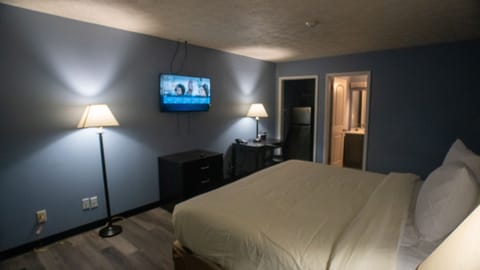 Pillowtop beds, desk, laptop workspace, free WiFi