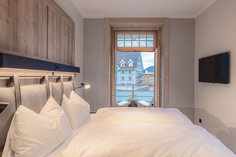 Panoramic Double Room, Balcony | Hypo-allergenic bedding, desk, laptop workspace, cribs/infant beds