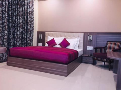 Individually decorated, individually furnished, desk, laptop workspace