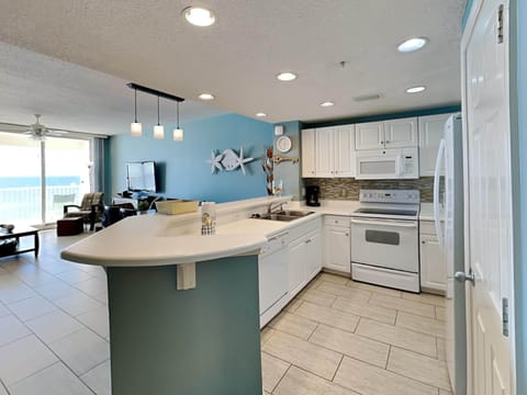 Condo, 2 Bedrooms, Balcony, Ocean View (T2 - 707 - No Pets Allowed) | Private kitchen | Fridge, microwave, oven, stovetop