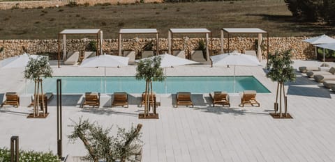 Seasonal outdoor pool, pool umbrellas, sun loungers