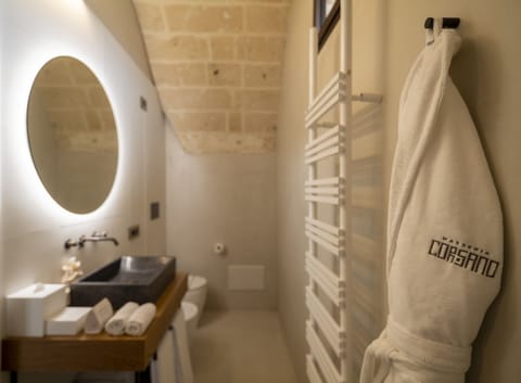 Junior Suite | Bathroom | Separate tub and shower, designer toiletries, hair dryer, bathrobes