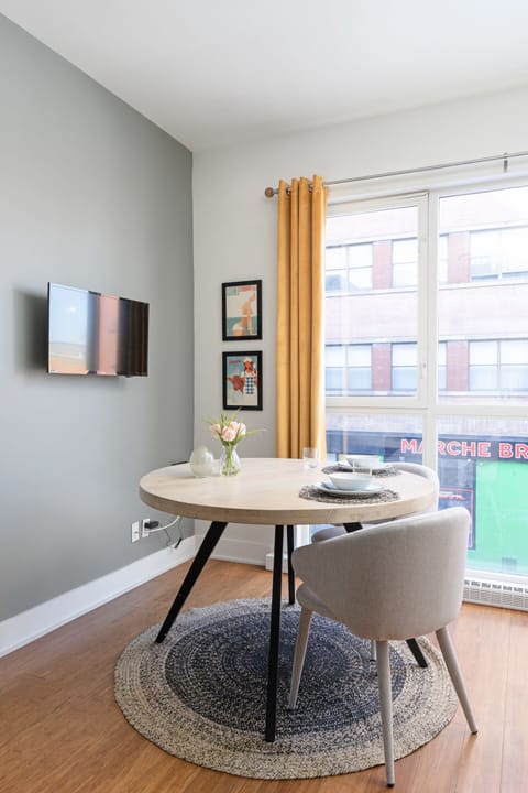 Superior 1 Bedroom Apartment #2 | In-room dining