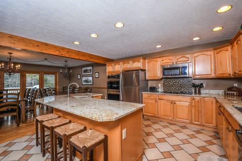 House, Multiple Beds, Hot Tub | Private kitchen | Fridge, microwave, oven, stovetop