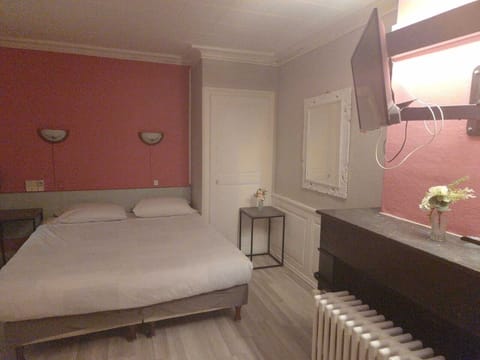 Standard Double Room | Desk, iron/ironing board, free WiFi, bed sheets