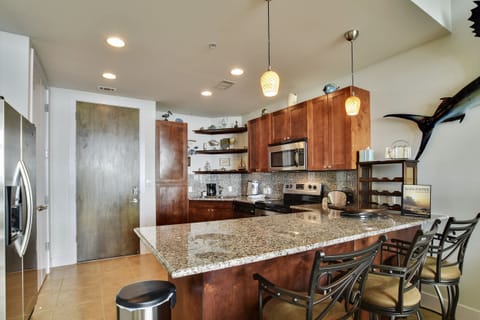 Condo, Multiple Beds | Private kitchen | Fridge, microwave, oven, stovetop