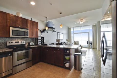 Condo, Multiple Beds | Private kitchen | Fridge, microwave, oven, stovetop