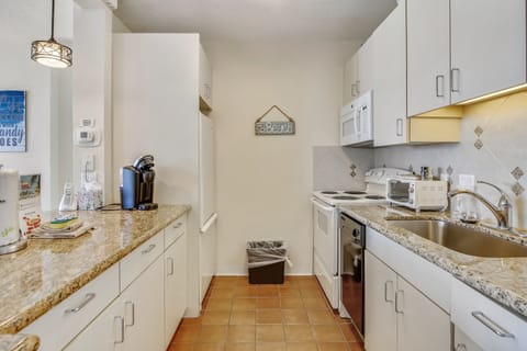 Condo, Multiple Beds, Ocean View | Private kitchen | Fridge, microwave, oven, stovetop