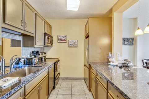 Condo, Multiple Beds, Ocean View | Private kitchen | Fridge, microwave, oven, stovetop