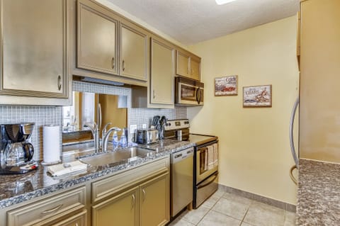 Condo, Multiple Beds, Ocean View | Private kitchen | Fridge, microwave, oven, stovetop