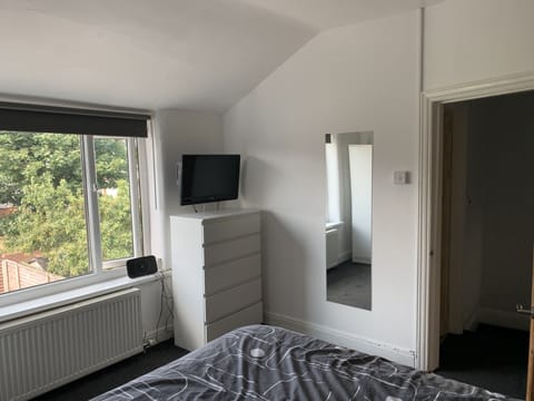 House | 3 bedrooms, iron/ironing board, free WiFi, bed sheets