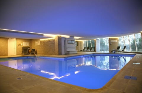 Indoor pool, sun loungers