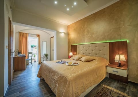 Deluxe Double Room | Minibar, free WiFi, bed sheets