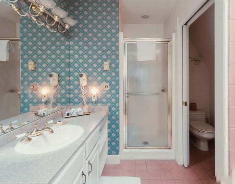 Deluxe Room | Bathroom | Designer toiletries, hair dryer, bathrobes, slippers