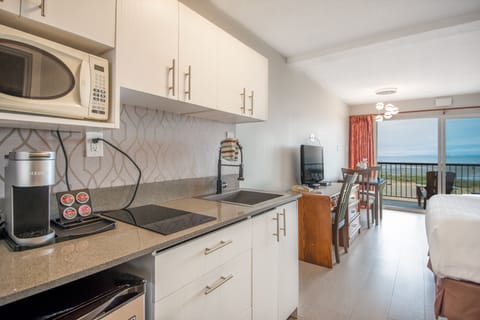 Oceanview Studio Suite | Private kitchen | Microwave, stovetop, coffee/tea maker, toaster