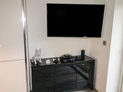 Cottage | 2 bedrooms, individually decorated, individually furnished, free WiFi