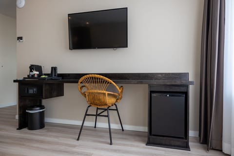 Deluxe Quadruple Room | Memory foam beds, in-room safe, blackout drapes, iron/ironing board