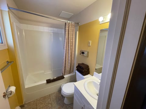 Double Room, 2 Queen Beds, Non Smoking | Bathroom | Bathtub, towels