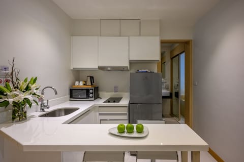 Suite, 1 Bedroom, Sea View | Private kitchen | Fridge, microwave, electric kettle