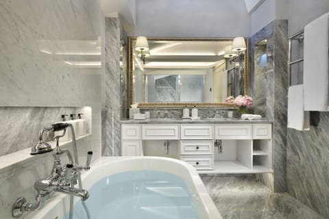 Executive Grand Suite Galileo, Duomo View | Room amenity