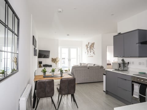 Cottage | Private kitchen | Fridge, dishwasher, electric kettle, toaster