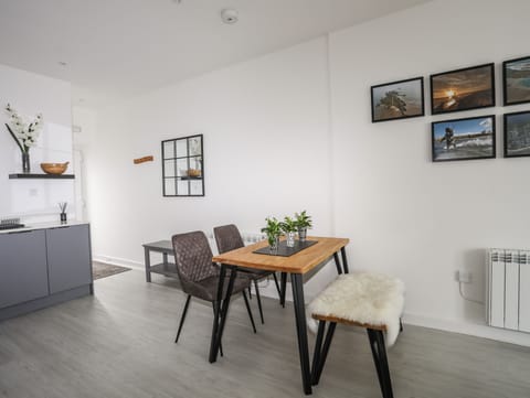 Cottage | Private kitchen | Fridge, dishwasher, electric kettle, toaster