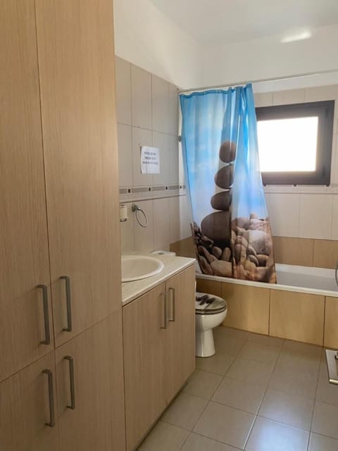 Apartment, 2 Bedrooms, Smoking, Balcony | Bathroom | Shampoo