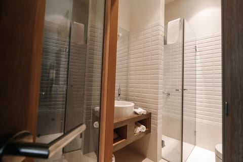 Double Room | Bathroom | Shower, free toiletries, hair dryer, bathrobes