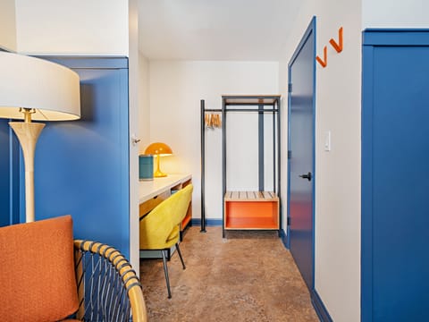 Premium bedding, in-room safe, desk, laptop workspace