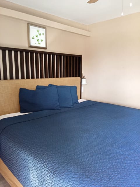 Deluxe Single Room | Egyptian cotton sheets, premium bedding, free WiFi