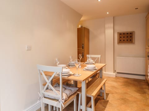 Cottage | Private kitchen | Fridge, dishwasher, electric kettle, toaster