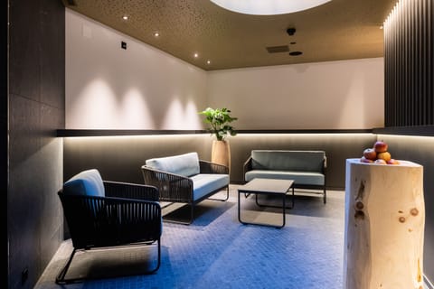 Sauna, hot tub, steam room